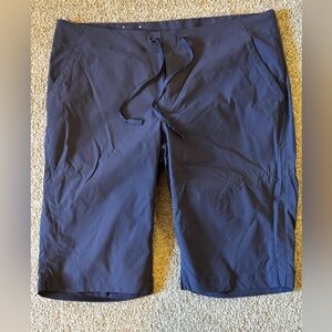 Columbia Women's Dark Blue Bermudas